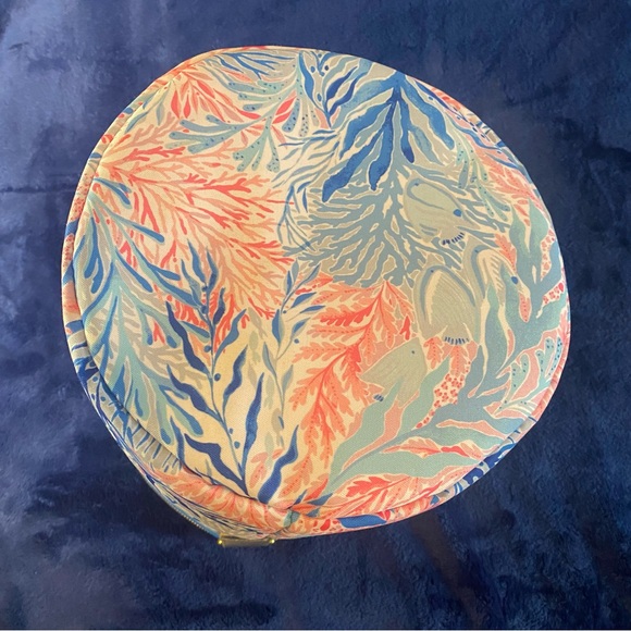 Lilly Pulitzer Soft Shell Insulated Zip up Cooler with Handle in Blue / Pink - Picture 7 of 10